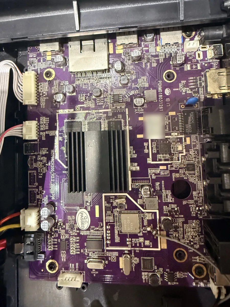 The Q10 Pro mainboard: purple PCB, Hi3798CV200 under a black heatsink, AP6255 WiFi module below it